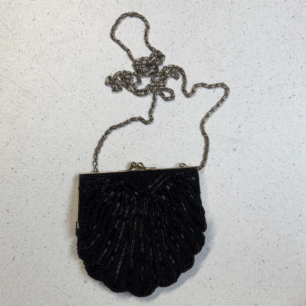 Vintage Elegant Black Beaded Shell Wristlet